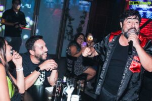 Gustavo Becerra Instagram - Gran inauguración Stand Up @lisboaclub.cl 
El Día ayer fue la inauguración del Stand Up Junto a @gusactor Gracias por la invitación y aquí está algo del material de esa noche 

Stand Up: @laruffinelli @pablozunigatele 
Fotografía: @photosdiegof