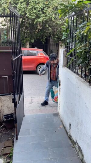 Gustavo Becerra Instagram - Siéntanse orgullosos de ustedes de los pequeños y grandes logros. De los fracasos y errores. Nadie está en tus zapatos. Tal vez nuestro mundo no es lo que esperamos por prejuicios e individualidades, tal vez nuestro mundo es cruel. Pero vale la pena vivirlo. Que tengan un buen fin de semana.