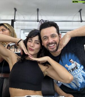 Gustavo Egelhaaf Instagram - DUMP DE FOTOS DE - UN BUEN DIVORCIO 🧡 Ya disponible por @vix todos los capítulos. ¡No se la pierdan! 

Muchas personas talentosas y muy amadas en esta producción! Gracias siempre @billyrovzar @ericasanchezsu @jero_rod @ponchuspineda @elrovzar y a la familia de VIX por apostar a hacer cosas chingonas! Que bonita serie hicimos. Gracias por apostar por mi para interpretar a DAVID ORTIZ BATIZ 😎

Gracias siempre @claudiaalvarezo @esmepimentel @anabelferreirab @artus @rafaelsnavarro_ @carmenbeatok @adrian_f_vazquez @arathaquino11 @valeria.santaella @erick.y.edmundo y a todo el equipo de cada capítulo! Todos @monicadionne @tamaravallarta @crismagaloni @luisarrieta_ @diegoruzzarin @adrianamontesdeo @bigdanmx @ursulapruneda @carmenbaque (y los que no alcancé a taggear) Son espectaculares y aprendí de ustedes todos los días! Son chingonxs!!! 🙌🏼🔥

Larga vida a UN BUEN DIVORCIO ♥️
