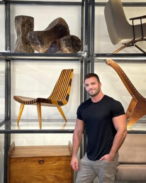 Gustavo Naspolini Instagram - Today I came to visit Found Collectibles @foundcollectibles , a beautiful gallery with curated mid-century Brazilian furniture and decor! I got stunned by the gorgeous pieces they have, like this Jangada chair i’m sitting on in the first picture! It’s located in the Garment District in Manhattan! Congrats @jfrancesstudio @rodrigosalem for the amazing work!!! 😍🤍👏🏼 #homedecor #nyc #furniture #interiordesign