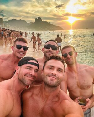 Gustavo Naspolini Instagram - These fellas made my trip to Rio much more special!! @the_kurt_moore @emmitt.jackson @jared.lynton @chad.shehee 🥳 #rio #friends #beach #fun #photooftheday