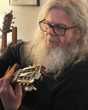 Gustavo Santaolalla Instagram - Last rehearsals in L.A before traveling to the @gamemusicfestival 🪕 in Europe.

I will be part of a great orchestra to perform the soundtrack of The Last of Us Part I & II in The Sounds of the Fireflies.

👉🏻 The first date is April 28th. in Wroclaw, Poland, together with the NFM Wrocław Philharmonic. 🇵🇱 

After Wroclaw, we will go to London, UK where we’ll perform on May 4th. together with the @philharmonia_orchestra 🇬🇧

I’m very excited for these amazing shows, see you soon! 👋🏻

Últimos ensayos en Los Angeles antes de viajar al @gamemusicfestival 🪕

Allí nos presentaremos junto a una gran orquesta para interpretar el soundtrack de The Last of Us Part I & II en The Sounds of the Fireflies.

La primera fecha es el 28 de abril en Wroclaw, Polonia, junto a la NFM Wrocław Philharmonic 🇵🇱

Luego viajaremos a Londres, donde nos presentaremos el 4 de marzo junto a la @philharmonia_orchestra 🇬🇧 

Estoy muy emocionado por estos shows, nos vemos pronto! 👋🏻

@thelastofus #TheLastOfUs #tlou #gamemusicfestival #gmfest2024 #thelastofuswroclaw #thesoundsofthefireflies