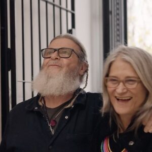 Gustavo Santaolalla Instagram - Ya está disponible el primer episodio de #CheChat junto a @ysy__a 💥 @sponsordios 
Pueden verlo a mi canal de Youtube 🔗 

🎥 @inlimbo.content 

#CheChat #Ysya #Ysysmo