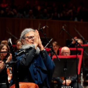 Gustavo Santaolalla Instagram - Thank you London for an amazing show! 🙏🏻

It was an honor to play The Last Of Us soundtrack with @philharmonia_orchestra 
Conductor: @marekwroniszewski 
Special Guest: @juanxluqui 

Thank you @gamemusicfestival for the invitation, I am really happy for the unforgettable night we shared.

See you soon!

Gracias Londres por un show increíble! 🙏🏻

Fue un honor interpretar el soundtrack de The Last Of Us junto a la @philharmonia_orchestra
Dirigida por: @marekwroniszewski 
Invitado especial: @juanxluqui

Gracias @gamemusic festival por la invitación, realmente estoy muy feliz por la noche inolvidable que compartimos. 

Nos vemos pronto! 

📸 @joagaluszka
@ese_chape @alex_moukala @alep13 
@matpawlak  @marta.pawlakmae 

#gmfest2024 #gamemusicfestival #thesoundsofthefireflies #thelastofus #tlou @druckmann @thelastofus @naughty_dog_inc @playstation @playstationuk @playstation_la