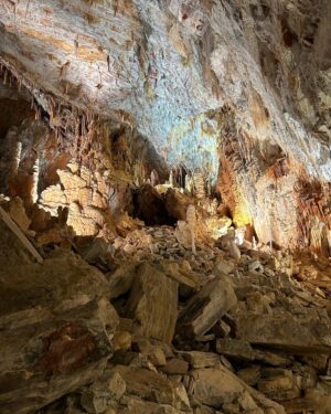 Guy A. Lepage Instagram - Dans une grotte loin de chez vous.