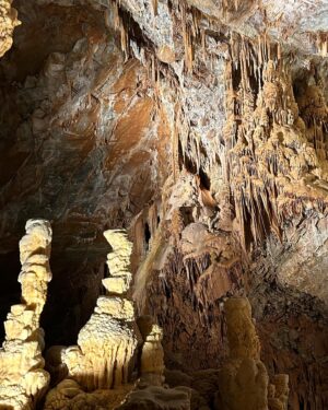 Guy A. Lepage Instagram - Dans une grotte loin de chez vous.