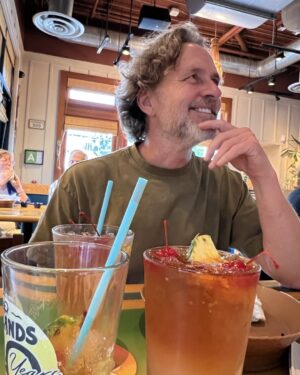 Guy Ecker Instagram - Apenas es jueves?
