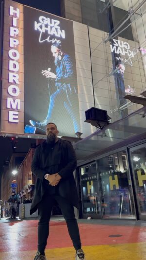 Guz Khan Instagram - Birmingham. Brum Town. The UK. What’s happening on stage is special. That’s because of you. I’m so comfortable up there because of YOU. Nobody is doing comedy like me. And I do it for us 🫵🏾🫱🏾‍🫲🏻☝🏿🎤 @altafsarwar let’s go again bro.