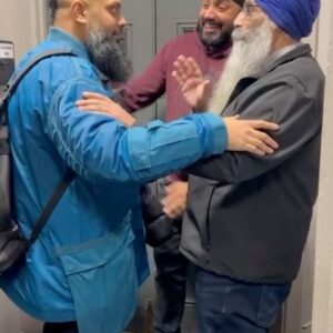 Guz Khan Instagram - Bradford, you were brilliant, and my Singh’s made my night. C’mon muuuuuuush! @punjabi_whites 🎤🎤🎤🎤🎤🎤🎤🎤🎤🎤🎤🎤🎤🎤