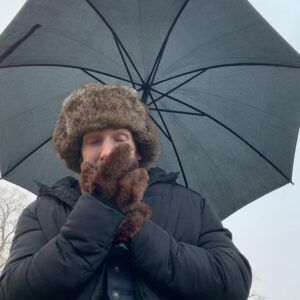 Gwilym Lee Instagram - Fond memories of some the amazing people, stunning locations, outrageous costumes (including my favourite Ewok gloves), and general japes, high jinks and good times that made up Season 2 of The Great. Oh…..and one helluva cute fur-ball of a dog. 

@thegreathulu Season 2 streaming on @hulu NOW! 

#thegreat #hulu #huzzah #dogsofinstagram