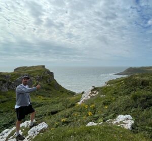 Gwilym Lee Instagram - Bit of R&R running, hiking, swimming and surfing around God’s own Country. Nice one Wales! 👍🏴󠁧󠁢󠁷󠁬󠁳󠁿 #gwlad #cymruambyth #cymru #wales #pembrokeshire