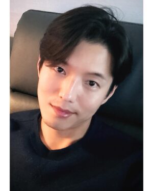 Ha Jun Instagram - 오랜간만에 인사드립니다.🙇🏻‍♂️
모두 행복하세요.❤️