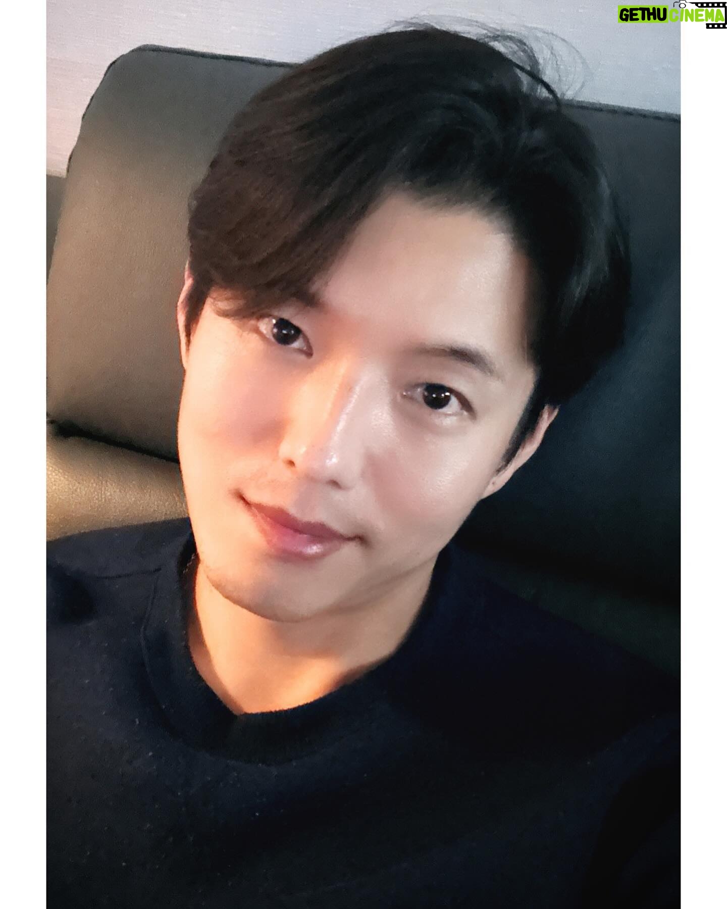 Ha Jun - 52.3K Likes - 오랜간만에 인사드립니다.🙇🏻♂️
모두 행복하세요.❤️