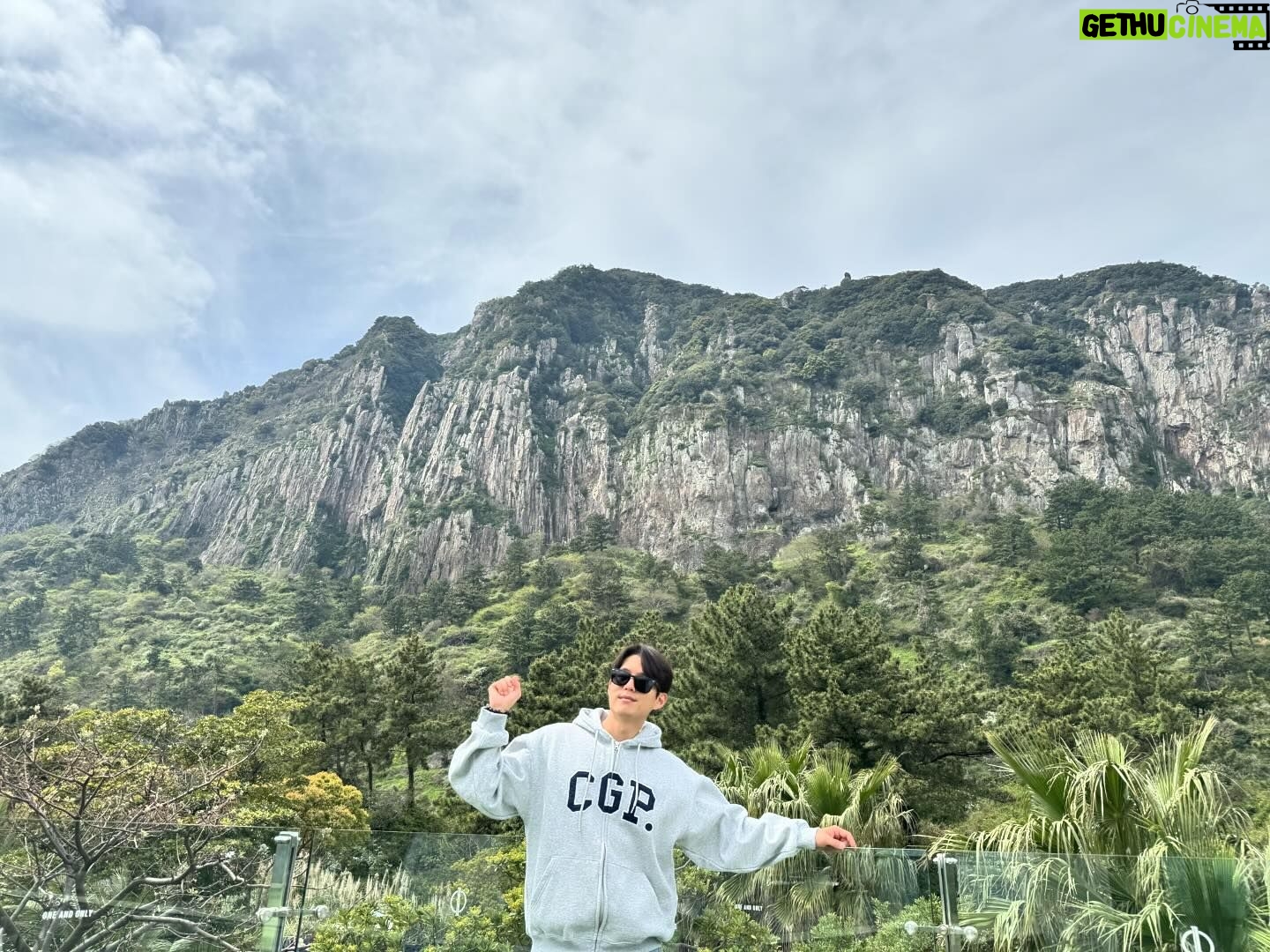 Ha Jun - 39.6K Likes - 산방산❤️
고양이..?🥸
#제주도 #산방산