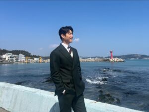 Ha Jun Instagram - 효심이 찾아 삼만리😂 
#효심이네각자도생 
#liveyourownlife