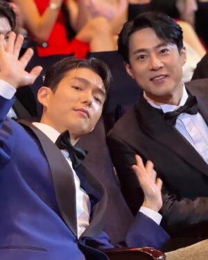 Ha Jun Instagram - 2024 갑진년 새해에는 
더욱 더 사랑 받으며 마음을 같이 하는 
더 좋은 사람 하준이 되겠습니다 
감사합니다 🙇🏻‍♂️ 
#KBS연기대상 #우수상 
#하준#hajun 
#효심이네각자도생 
#liveyourownlife