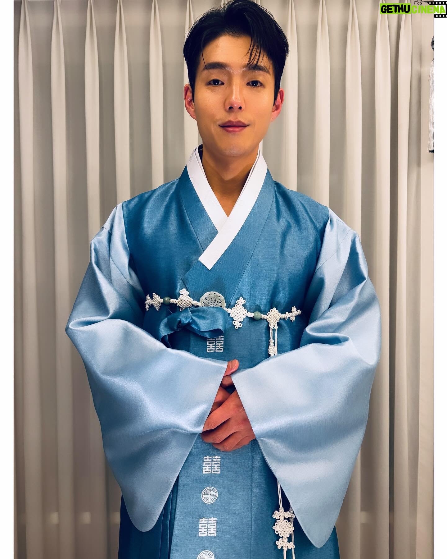 Ha Jun - 61.9K Likes - 여러분 새해 복 많이 받으십시오.🙇🏻♂️
#효심이네각자도생
#liveyourownlife
#하준 #hajun #happynewyear