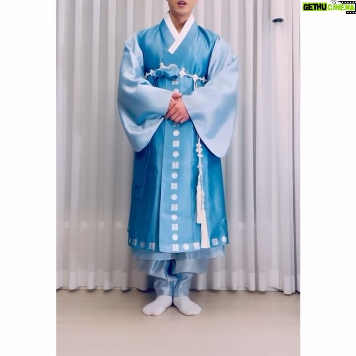 Ha Jun - 61.9K Likes - 여러분 새해 복 많이 받으십시오.🙇🏻♂️
#효심이네각자도생
#liveyourownlife
#하준 #hajun #happynewyear