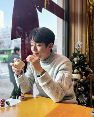 Ha Jun Instagram - 메리크리스마스 ~ ❤️🎄🍀🐲
