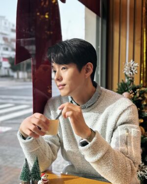 Ha Jun Instagram - 메리크리스마스 ~ ❤️🎄🍀🐲