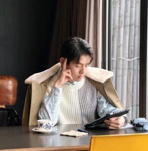 Ha Jun Instagram - 열공...하는척..🤪 
태호 화 안나쪄영🤗 

#효심이네각자도생 
#liveyourownlife