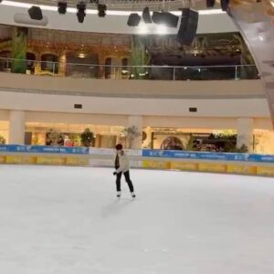 Ha Jun Instagram - 같이 스케이트 타실래요.? ⛸️😁 

#효심이네각자도생 
#liveyourownlife