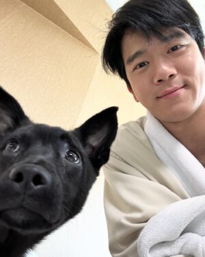 Ha Seok-jin Instagram - Young하게 지냈던 4월 recap
🌸🐕‍🦺🐾📸🏃🏻😈