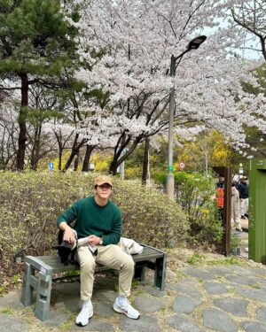 Ha Seok-jin Instagram - Young하게 지냈던 4월 recap
🌸🐕‍🦺🐾📸🏃🏻😈