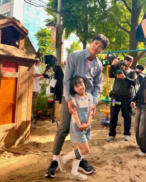 Ha Seok-jin Instagram - 뜨거웠던🔥🏃🏻‍♂️🗼🥢
그리고 역방향 싸인회✍🏼

#전력질주 #팝업상륙작전