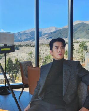 Ha Seok-jin Instagram - 을지로PUNK! 로 시작하는 근황폭탄

🗻🏎️🗼🏙️🏃🏻🏃🏻‍♂️🎬🎥🥂