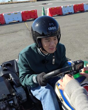 Ha Seok-jin Instagram - 을지로PUNK! 로 시작하는 근황폭탄

🗻🏎️🗼🏙️🏃🏻🏃🏻‍♂️🎬🎥🥂