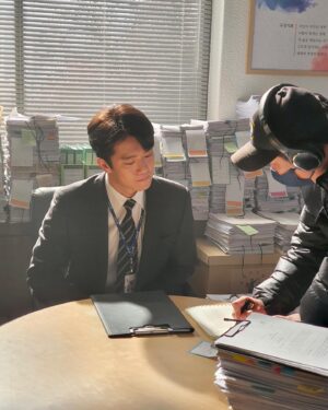 Ha Seok-jin Instagram - 마지막 회까지 시청해주신 모든 분들 감사합니다.  수개월간 각자 역할을 위해 최선을 다 해주신 수많은 스탭분들과 동료 배우님들께도 감사의 인사를 드립니다.  
#블라인드