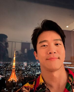 Ha Seok-jin Instagram - 뜨거웠던🔥🏃🏻‍♂️🗼🥢
그리고 역방향 싸인회✍🏼

#전력질주 #팝업상륙작전
