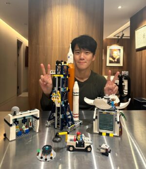 Ha Seok-jin Instagram - Merry Christmas🎄🎁🚀