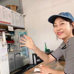 Ha Si-eun Instagram - 주말 나들이🥰
.
.
.
#손흔들고반기면서도찍히겠단의지
