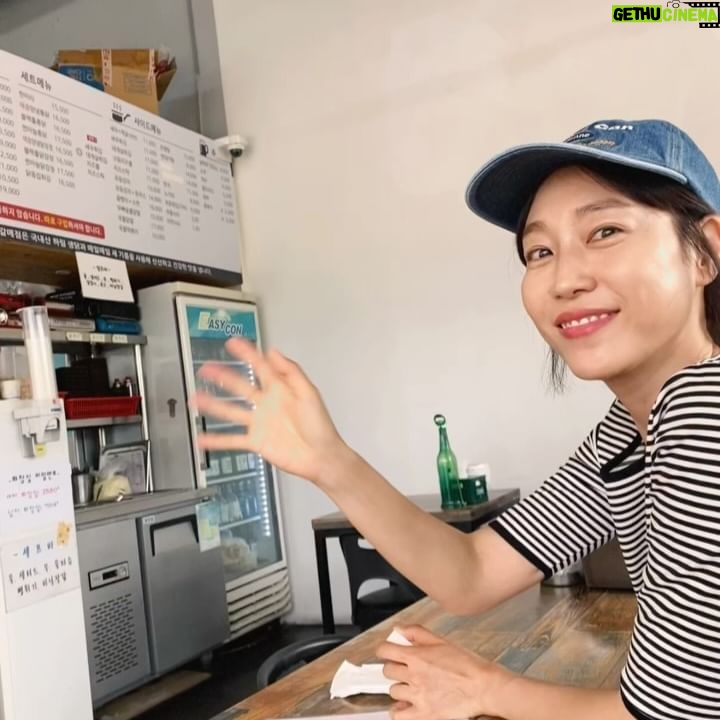 Ha Si-eun - 224 Likes - 주말 나들이🥰
.
.
.
#손흔들고반기면서도찍히겠단의지