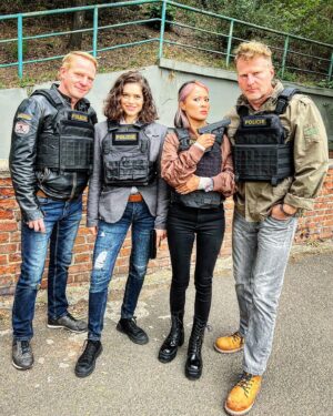 Ha Thanh Špetlíková Instagram - Z dnešního natáčení 🎬🔫🤭 
Minisérie Duch 👻 

#secondseason #shooting #series #tv #actress #actor #duch 
.
.
@primaftv @batekpetr @pavel.batek @leona_sklenickova