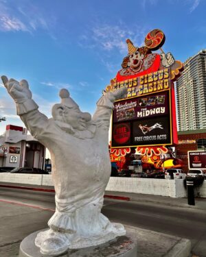 Ha Thanh Špetlíková Instagram - Vegas baby! #hangover #lasvegas #us #travel #travelphotography #travelling #lv #jednouastacilo @ibrahim_m_alnami