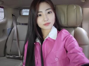 Ha Yul-Ri Instagram - SBS <오늘의 웹툰> 오후10시
본방사수 해주실꺼죠❤