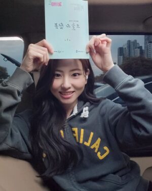 Ha Yul-Ri Instagram - SBS 오늘 저녁 10시 첫방송
오늘의 웹툰_뽐므❤️
많은 시청 부탁드립니다😆