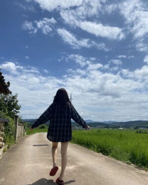 Ha Yul-Ri Instagram - 어쩌다 전원일기 🌱