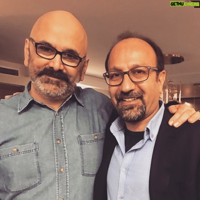 Habib Rezaei - 19.7K Likes - بودن این حجم از دانش و افتادگی و حفظ اخلاقیات در کنار خلاقیت بی مثال وسخت کوشی و اشراف بی توصیف بر انچه تخصص دارید یعنی دنیایانسان و هنرهفتم و قلموقصه، از همه مهمتر تکلیفی روشن تر از آفتاب با همه وجودخود وجهان پیرامون،از شما به درخشانی انسانی ساخته،که لذت بودن و معاشرت ورفاقت ۱۹ ساله کنارتان،رسما به یک افتخار بیبدیل تبدیل شده است. گفتنی ها بماند برای بعد و فرصتی اگر دست داد،فعلا امروز را با همه جان قدر می دانیم و از ته دل دعا می کنیمهمگی،که « خدا حفظتان کند». مبارکمان باشد وجود نازنین شما.
به تاریخ هفده اردیبهشت
هزار سیصدونودو نه.
همین.
@asgharfarhadiofficial
@parisabakhtavar