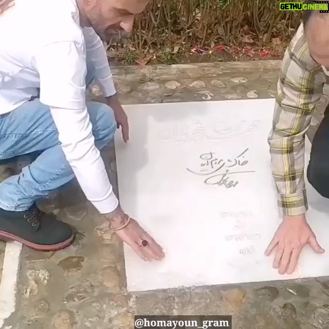 Habib Rezaei - 12.6K Likes - در دلِمردم سرزمینت وقتی خانه ساخته باشی،به صداقت و درستی، هردلی بیهیچ اجبار و ادا وتظاهری رسانهای میشود از آغوش و بوسه و
دعایخیر...به اختیار و شوق.
با دستهای عاشق،هرناپاکی،پاک میشود،بی رد و بینشان...تصاویر گویاست...شرحی نمیخواهد.
جز ستایش هرباره یادگار ایرانزمین،
همایون جان شجریان با این شاهکار اخیر و اجرای حیرتانگیزش....سالی پر از پاکی پر از نیرو و به سفیدی دلهای عاشقان برای «ایران»،سرزمینمان طلب کنیم. آمین.
#شجریان
#شجریان_محمدرضا
#عید
#۱۴۰۰
#ایران
#عشق_به_ایران
@homayounshajarian
@shajarian_mojgan
@ava.meshkatian
@ryanshajarian
@homayoun_gram
@kallehbrand
@rezahadadd
#شبکه_آفتاب