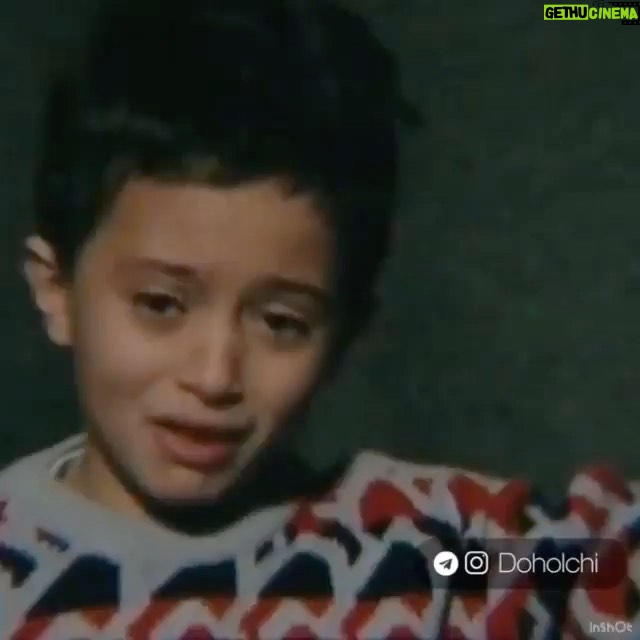 Habib Rezaei - 22.2K Likes - به بهانه #روز_جهانی_کودک که گذشت، یادی کنیم از عباس خان کیارستمی که یادش هرگز نمی گذردو همیشه هست.و شاهکاری به اسم «مشق شب» که در سال ۱۳۶۷ ساخته و برجریده عالم ثبت شد.یکی از هوشمندانه ترین و روانشناسانه ترین نگاه ها به کودکوکودکی و انچه بزرگترها ،میبینند و می سازند،از این جهان بی پیرایه و زلال.هر لحظه اش یک بیانیه جامع از جامعه ای است که میسازیم.چه میشد اگر امروز بزرگسالی این کودکان را میشد دید.
فعلا همین.
*با سپاس از صفحه doholchi,و خانم جهرمی.
#عباس_کیارستمی