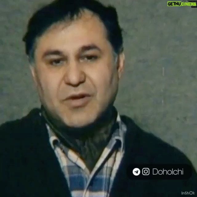 Habib Rezaei - 22.2K Likes - به بهانه #روز_جهانی_کودک که گذشت، یادی کنیم از عباس خان کیارستمی که یادش هرگز نمی گذردو همیشه هست.و شاهکاری به اسم «مشق شب» که در سال ۱۳۶۷ ساخته و برجریده عالم ثبت شد.یکی از هوشمندانه ترین و روانشناسانه ترین نگاه ها به کودکوکودکی و انچه بزرگترها ،میبینند و می سازند،از این جهان بی پیرایه و زلال.هر لحظه اش یک بیانیه جامع از جامعه ای است که میسازیم.چه میشد اگر امروز بزرگسالی این کودکان را میشد دید.
فعلا همین.
*با سپاس از صفحه doholchi,و خانم جهرمی.
#عباس_کیارستمی
