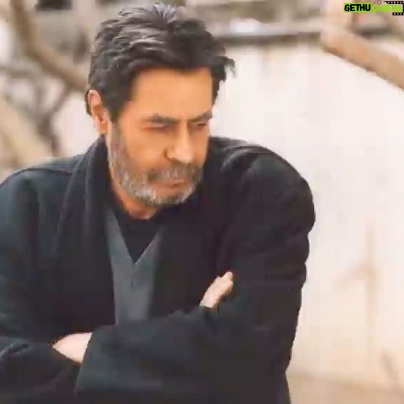 Habib Rezaei - 17.5K Likes - امروزچهاردهمین سال هجرت
این کوه عشق وشعور و شور و شیدایی است…
خدا را سپاس که در حیاتشان،فرصت بهره از این چشمه بیمثال نصیب شد
و حسرت و زخمی که از این فراق ،
داغتر وتازهتر بهجا مانده تا عمر زمان…
یادش چون صدایش و نقشهایش ماندگار…
#خسرو_شکیبایی
#حبیب_رضایی
