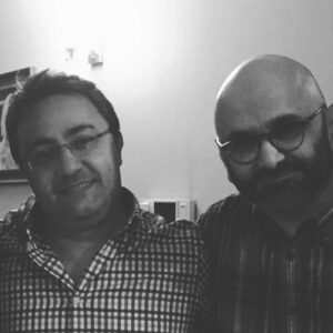 Habib Rezaei Instagram - چشم به هم زدیم شد ۳۸سال رفاقت بی وقفه.✅✅💚💚دوصد میلیون بار شُکر.🙏🏽🙏🏽
این اعداد این روزها باورکردنی نیست.
 و‌ حالا به بهانه تولدت:
کاوه جان امینی @kaveh.aminiraouf 
ورود به باشگاه ۵۰ سالگی مبارک. این باشگاه قوانینی داره که اولین اون ممنوع بودن یاس فلسفی ؛)و ذخیره‌توانایی در حفظ آرزوهاست... انچه دیدیم،آنچه ساختیم،آنچه داشتیم، آنچه رهاکردیم،آنچه داریم ،و هر آنچه فقط من و‌شما از آن خبر داریم در ذهن و‌دل و رویای هم،بماند به روزگاران.این «دوام» نایاب که مهر «او» بوده‌است و بس، به قدر نَفَس ارج دارد و ....حیف که ایام،ایام فاصله است. اما چه باک‌؟پنجاه با پنجاه‌ویک فرقی ندارد در نیم قرن:))برای جشن گرفتن،وعده ما به امیدخدا به شرط بقا سال بعد همین زمان همین بهانه اما با هزار هزار کار و برنامه.
خدا حفظت کنه برادر. همین