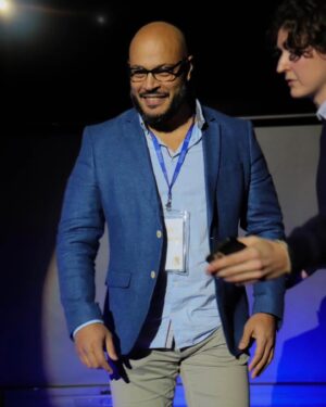 Hadj Ali Menad Instagram - Super événement fin 2022 avec @himysu_ieseg @ieseg_school @code_acting_studio #acting #comedia #concours