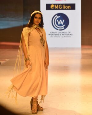 Haelyn Shastri Instagram - Thank you and a grattitude post!
I would like to say thank you #jaipur for the warm welcome. It was my first time in jaipur and cannot stop talking about how beautiful the city is and @jaipurcoutureshow_official  for having me as a celebrity showstopper to walk for the amazing  @craftcouncilweaversartisans  @deepaksankit @silveroakinstituteofdesign 
Special thanks to @silverbell.networks  @the_chandi_studio  @theheadmansalon 

#haelynshastri  #jaipurcoutureshow  #jaipurdiaries  #fashionshow  #showstopper  #mglion