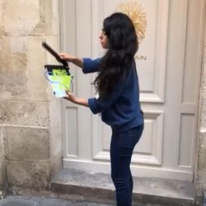 Hafsia Herzi Instagram - Malgré le clap qui nous a lâchés en cours de tournage nous avons tenu le coup 🏋️‍♂️🎬 souvenir de tournage #tumeritesunamour 🥰 @festivaldecannes @semaine_de_la_critique